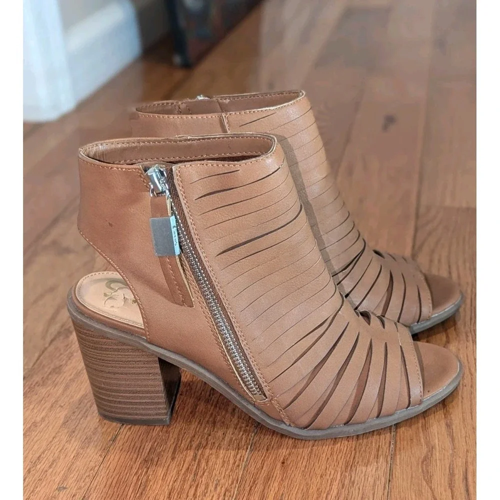 Boho Festival Circus by Sam Edelman Kesler Cutout Block Heel Sandals 8M